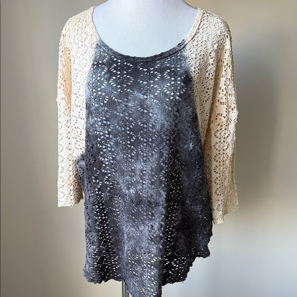We The Free Gray & Ivory Tie Dye Round Neck Netted 3/4 Sleeve Pullover Top 🌼